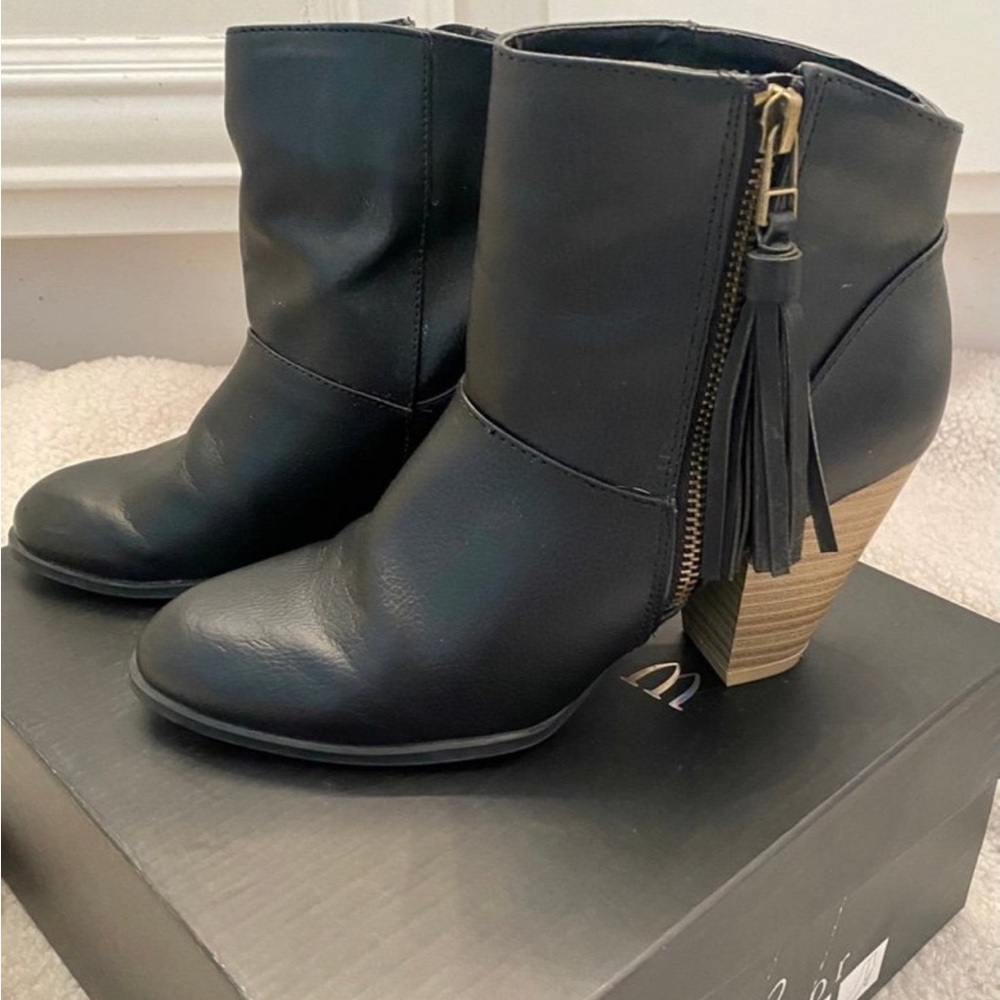Black Women's Ankle Boot with Tassel Zip